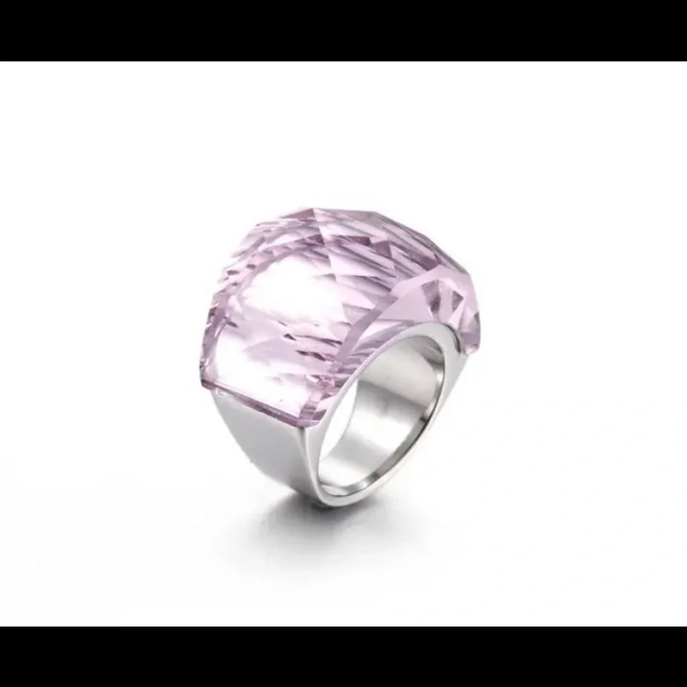Gorgeous pink purple shade Swarovski elements size 7 nirvana ring SSPS7